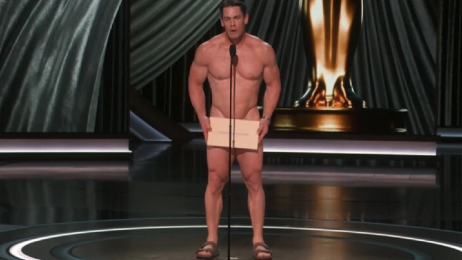 ¿Por qué John Cena salió desnudo al escenario de los Oscar 2024?