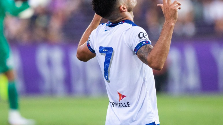 Uno de los futbolistas de Vélez acusado de abuso sexual se habría fugado a Paraguay