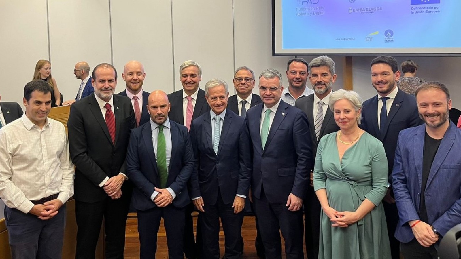 Allasino firmó un convenio con la Fundación País Abierto y Digital