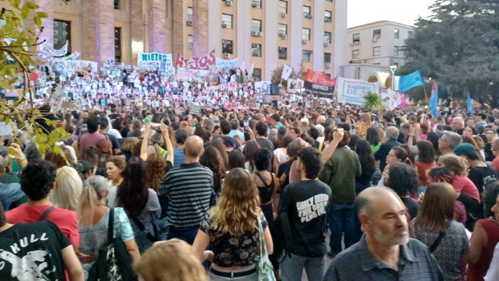 Multitudinaria y heterogénea movilización en Mendoza por el 24 de marzo, Día de la Memoria, Verdad y Justicia