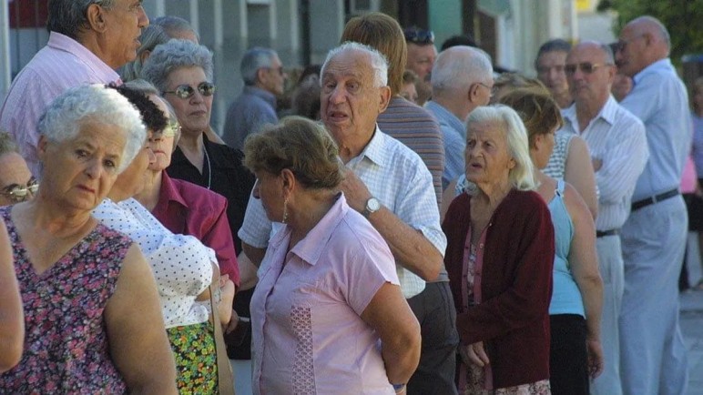 Cómo es el esquema de aumentos de las jubilaciones decretado por Milei