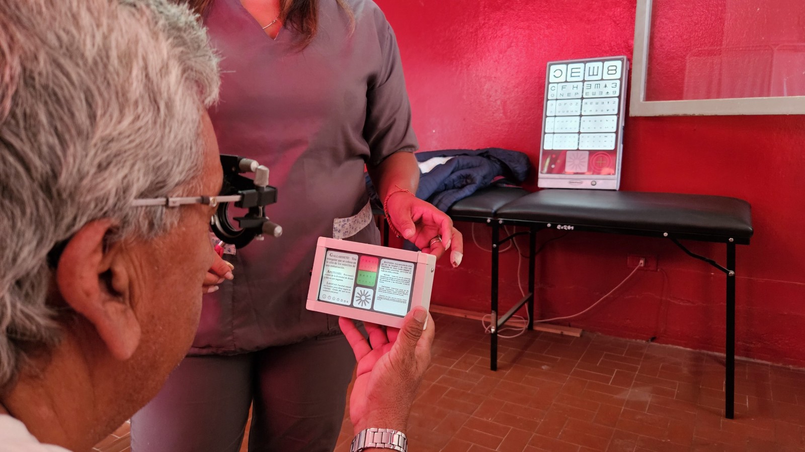 Con tarifa social, la comunidad lasherina recibe sus anteojos