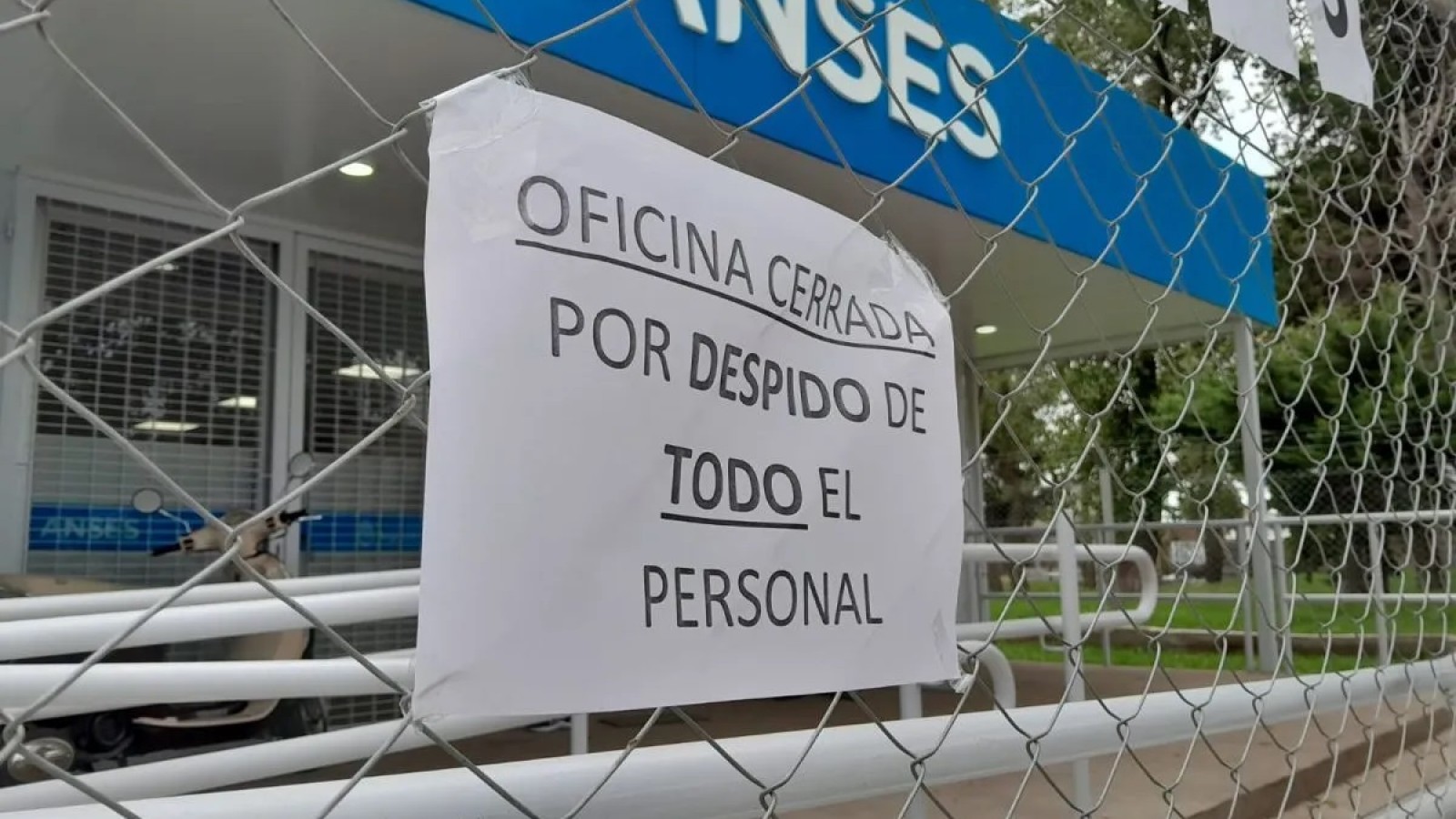 Milei cerró oficinas de ANSES en todo el país y hubo despidos desde la semana pasada