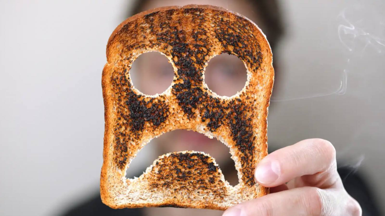 Las razones por las que nunca deberías comer alimentos quemados