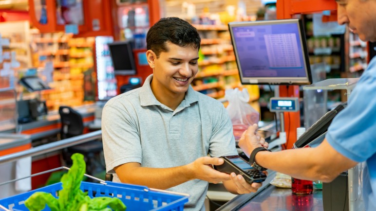 Los empleados de comercio consiguieron un salario superior a 756.000 pesos.