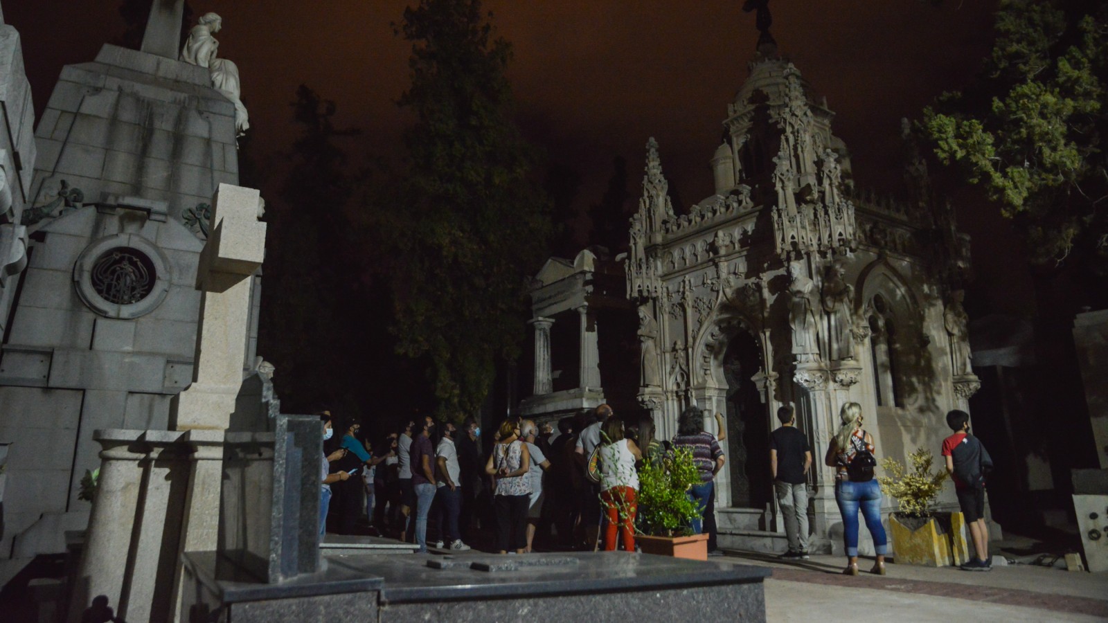 Circuitos nocturnos por el Cementerio