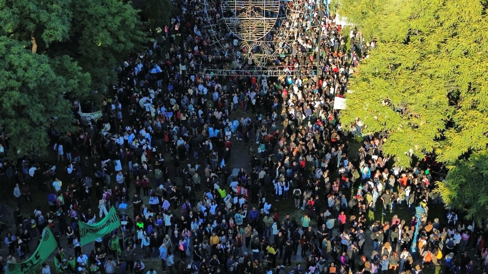Multitudinaria e histórica marcha en Mendoza por la educación pública