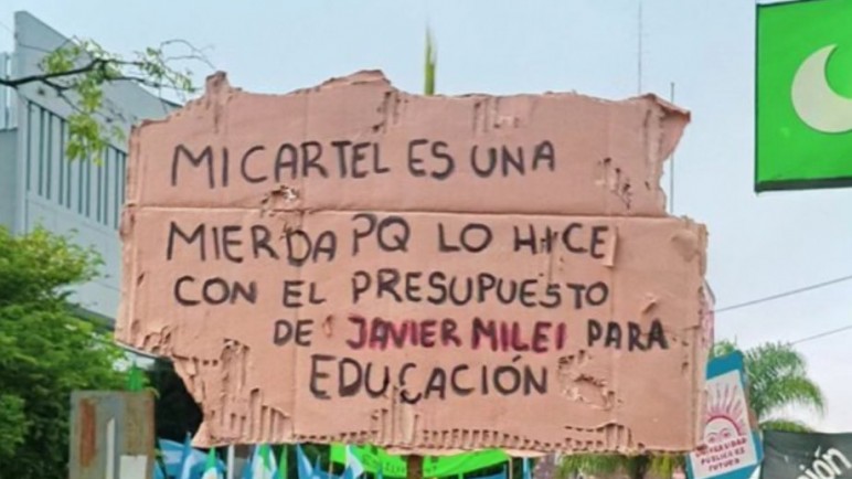 Creatividad argentina en defensa de la universidad pública