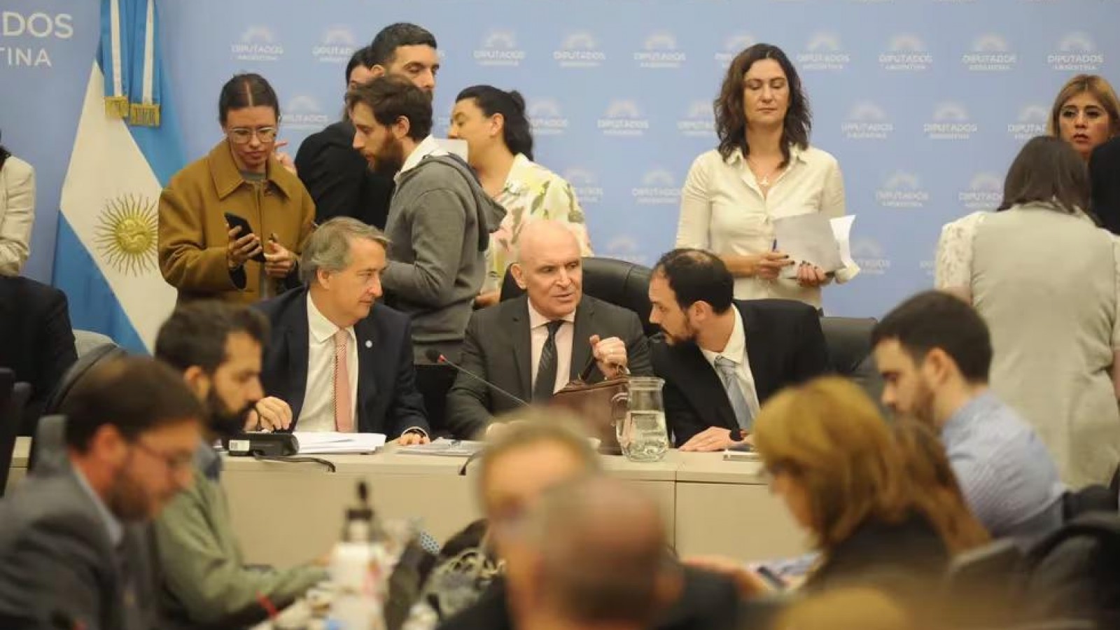 La "ley bases" obtuvo dictamen con la reforma laboral incluida