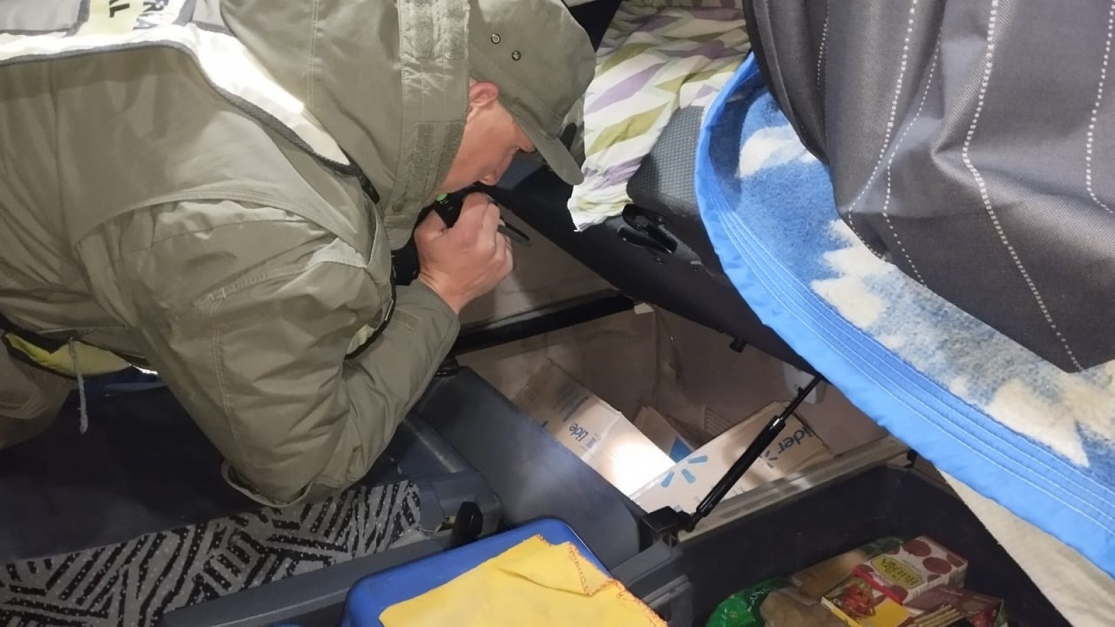 Celulares hasta debajo de la cama