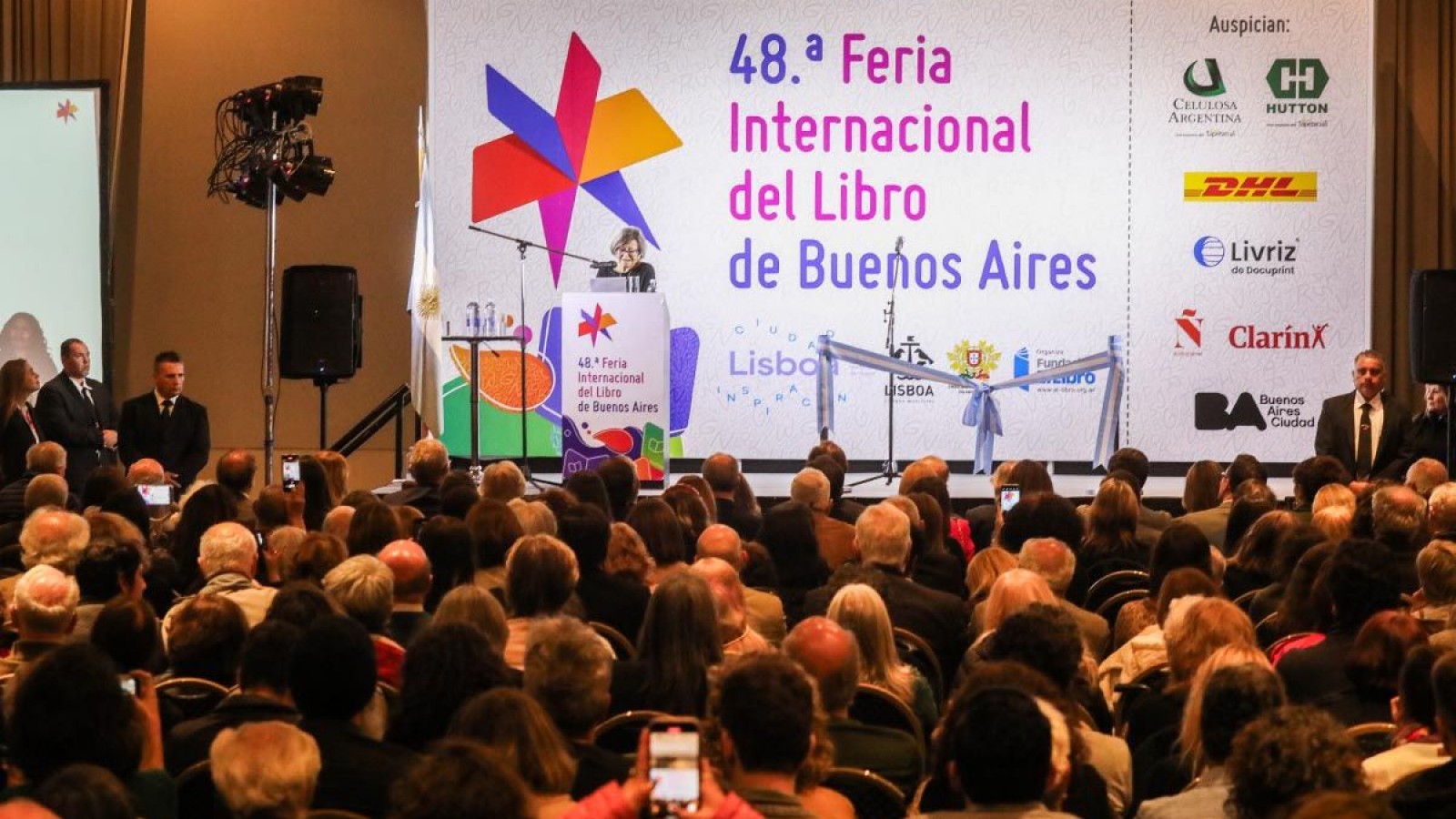 Comenzó la Feria Internacional del Libro con fuertes críticas a Javier Milei