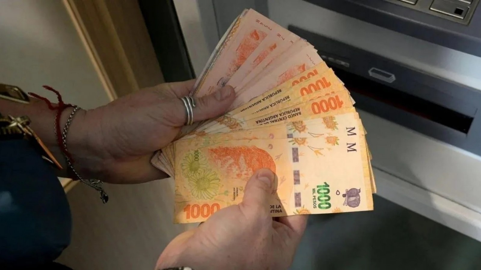 El Salario Mínimo, Vital y Móvil será de 234 mil pesos a partir de mayo