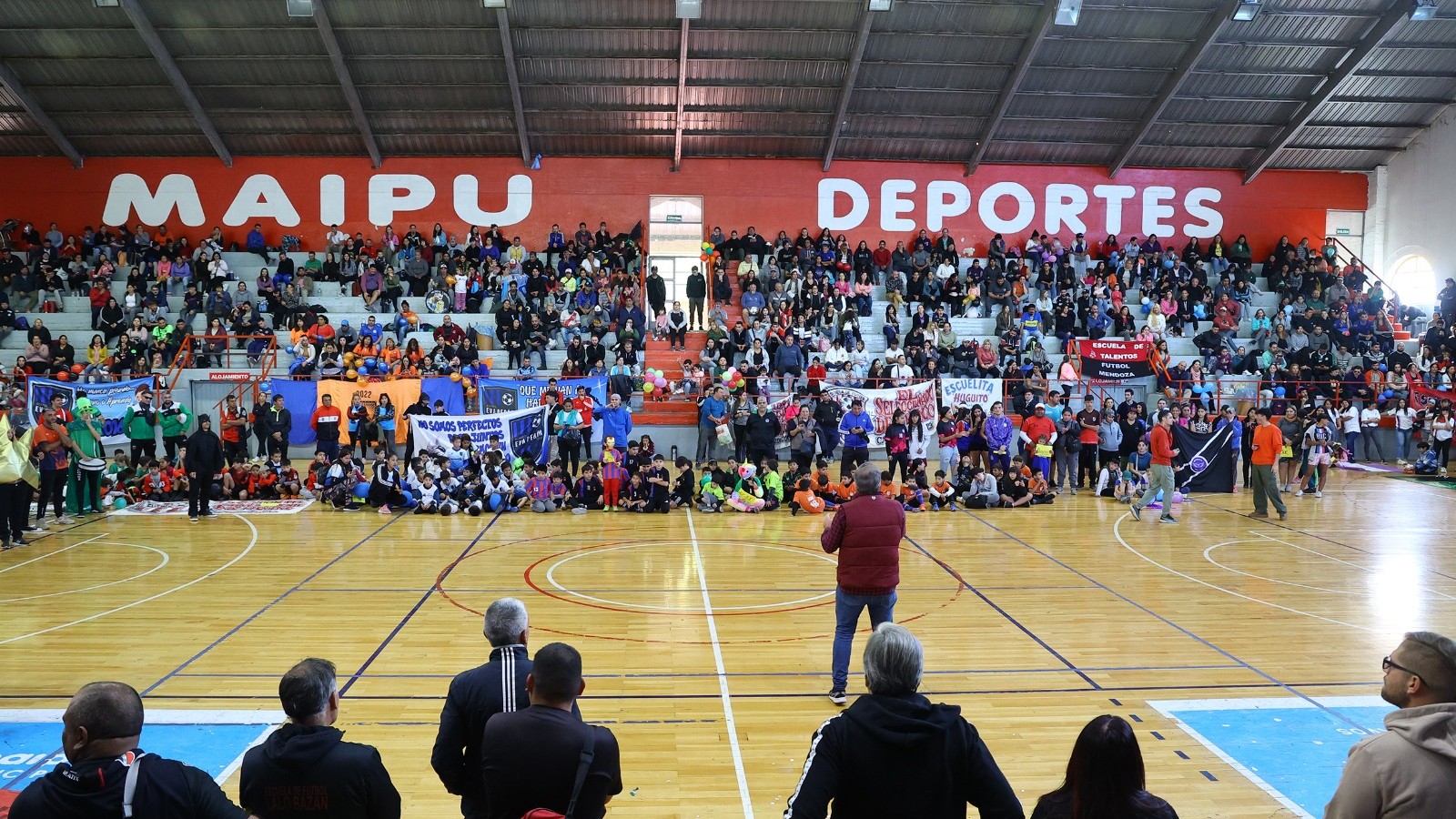 Iniciaron los torneos de futbol en Maipú