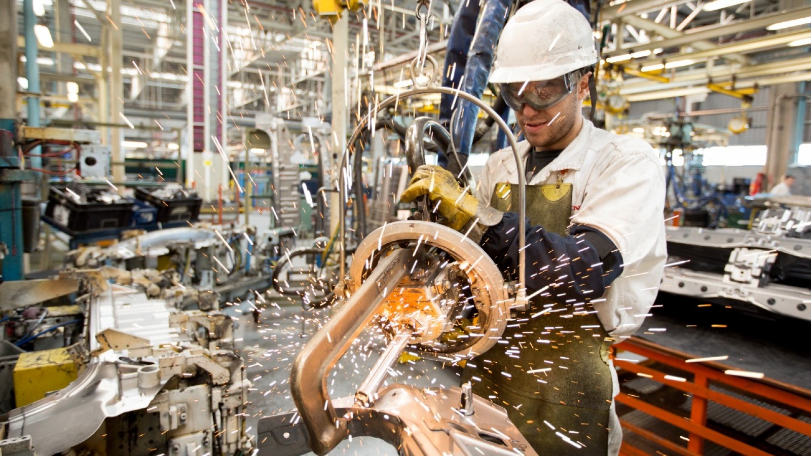 En marzo la industria cayó 21,2% y la construcción 42,2% interanual