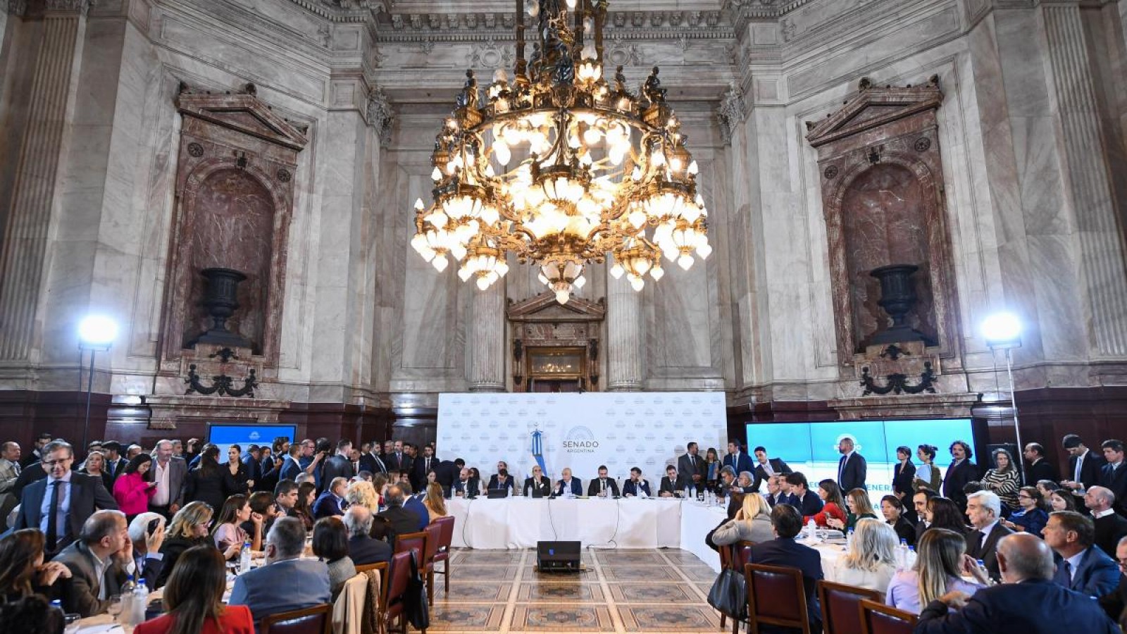 La Ley de Bases y el paquete fiscal pasaron a cuarto intermedio hasta el lunes