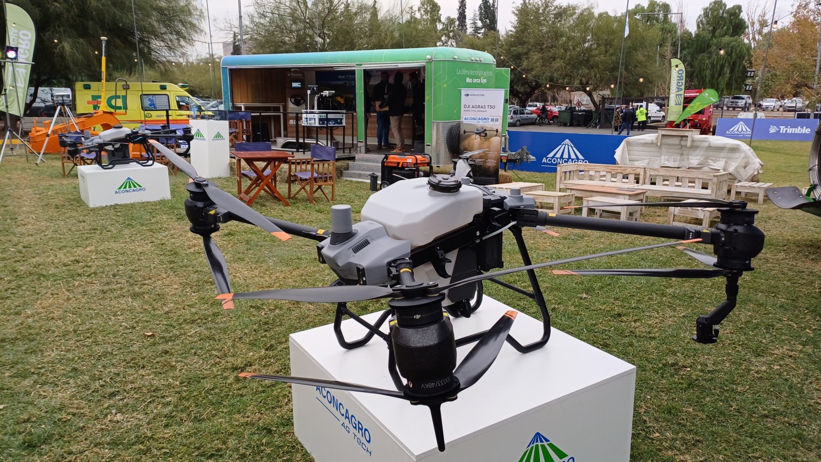 En un mismo día, cerró una feria de la industria del vino y abrió otra del cannabis.