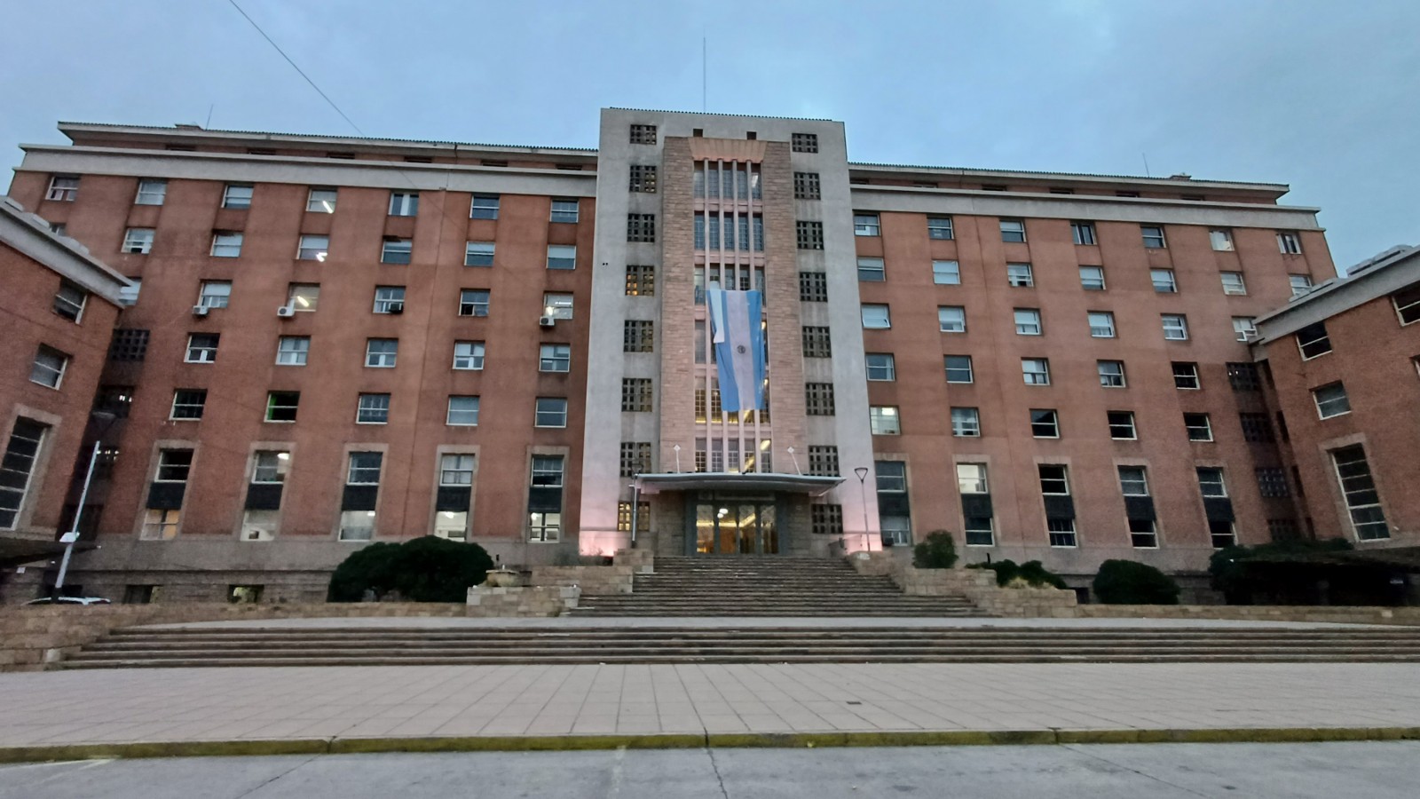 Paro y reclamos de empleados y funcionarios judiciales