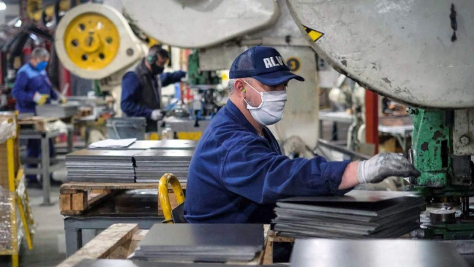 Recesión: la actividad económica del país cayó el 8,4% en marzo