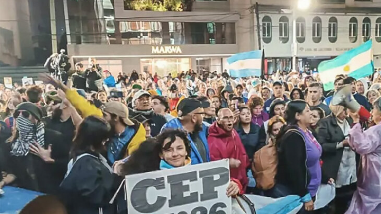 Docentes en la madrugada de Misiones