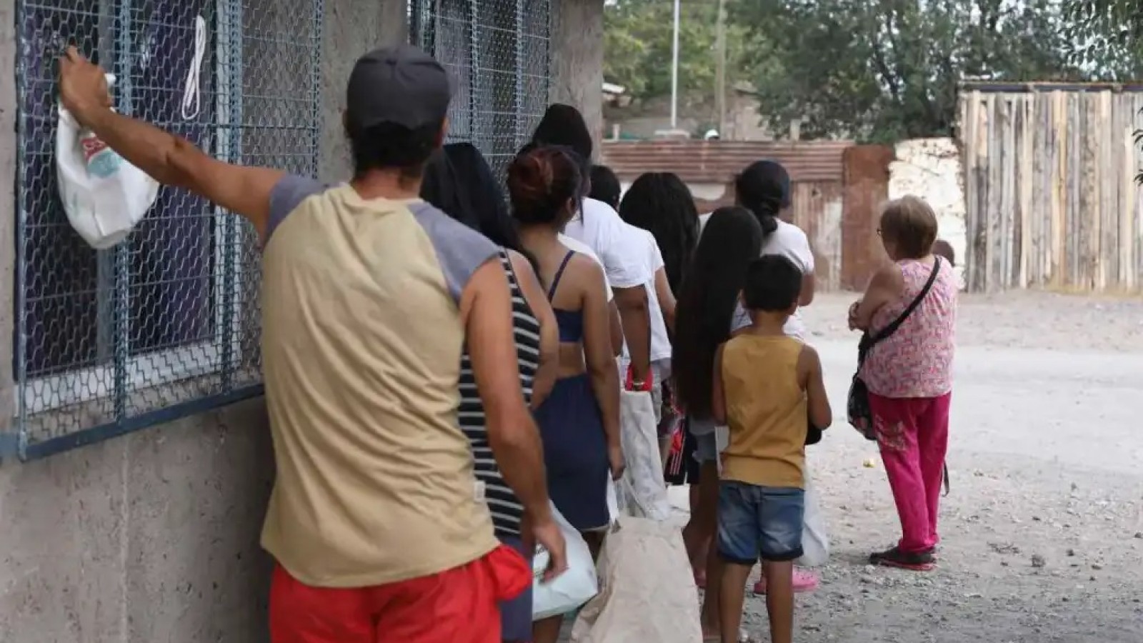 El Episcopado le exige a Milei que reparta las toneladas de alimentos que tiene retenidas