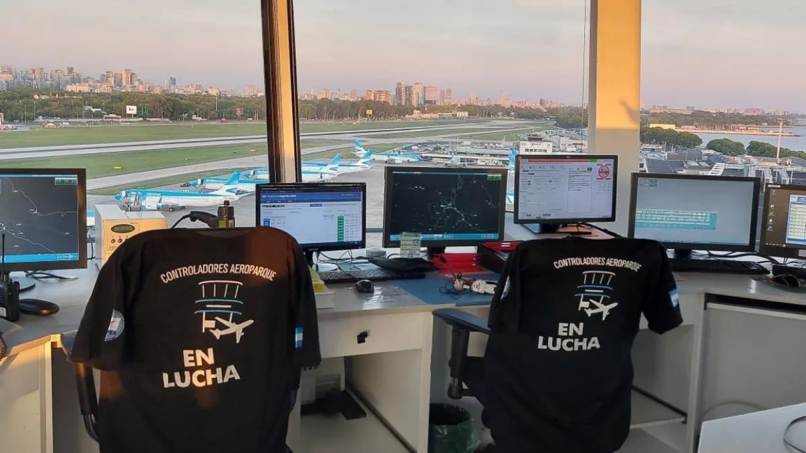 Controladores aéreos anuncian 18 días de paro intermitentes en junio