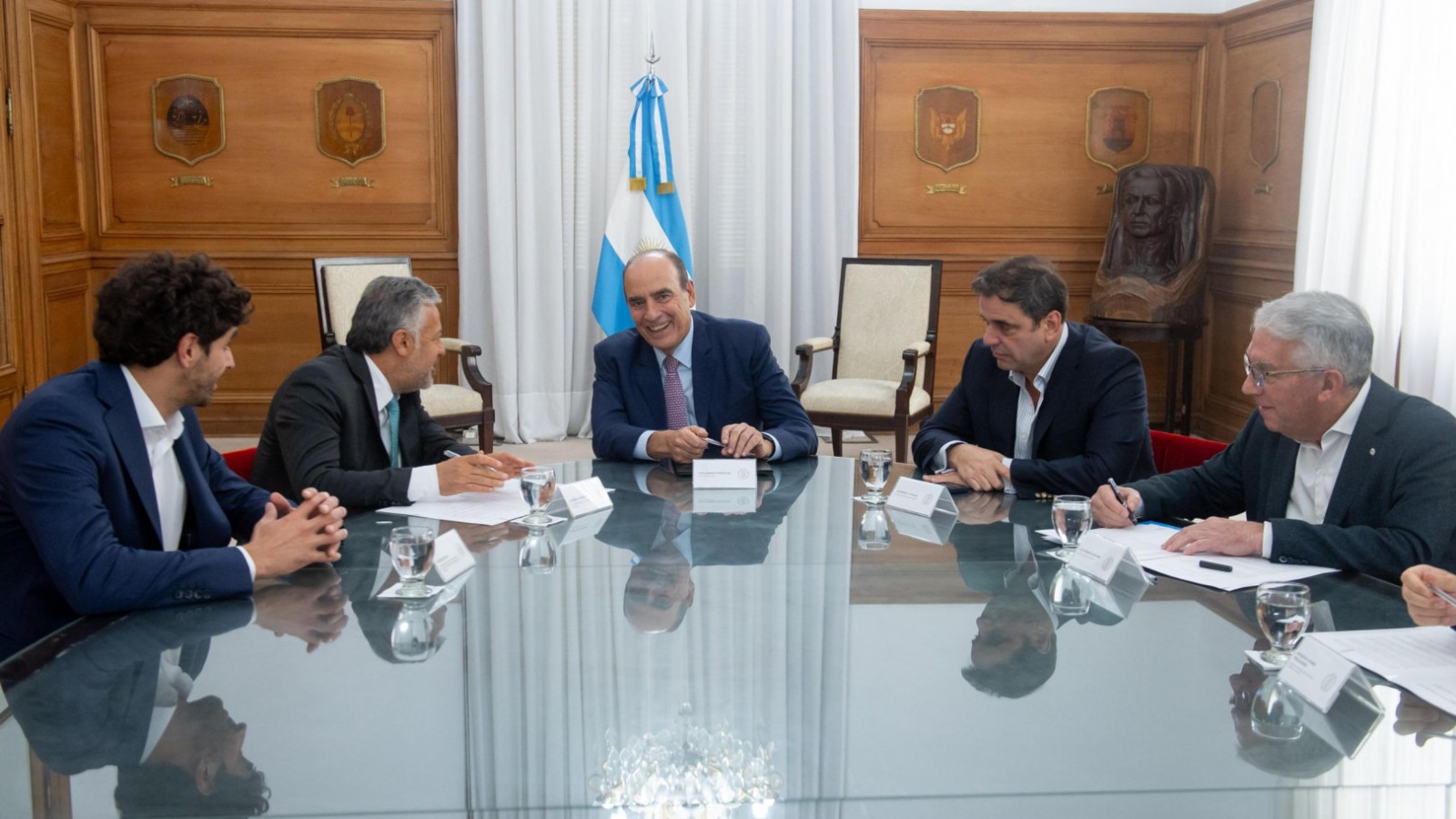 Cornejo firmó convenio con Francos para reanudar la obra pública