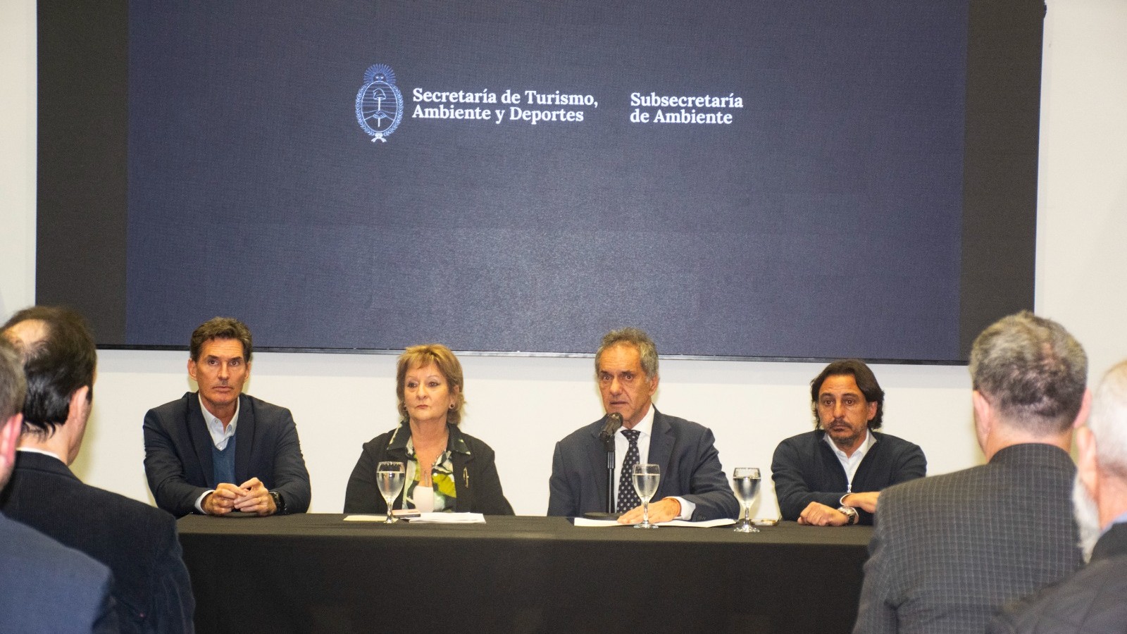 Daniel Scioli convocó a cámaras empresarias para trabajar cuestiones de ambiente