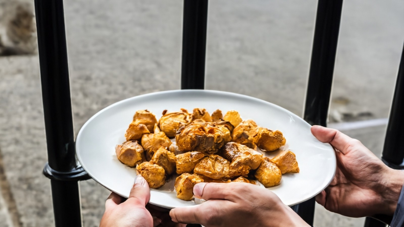 Tremendo. Ya no se puede comer afuera, ni adentro