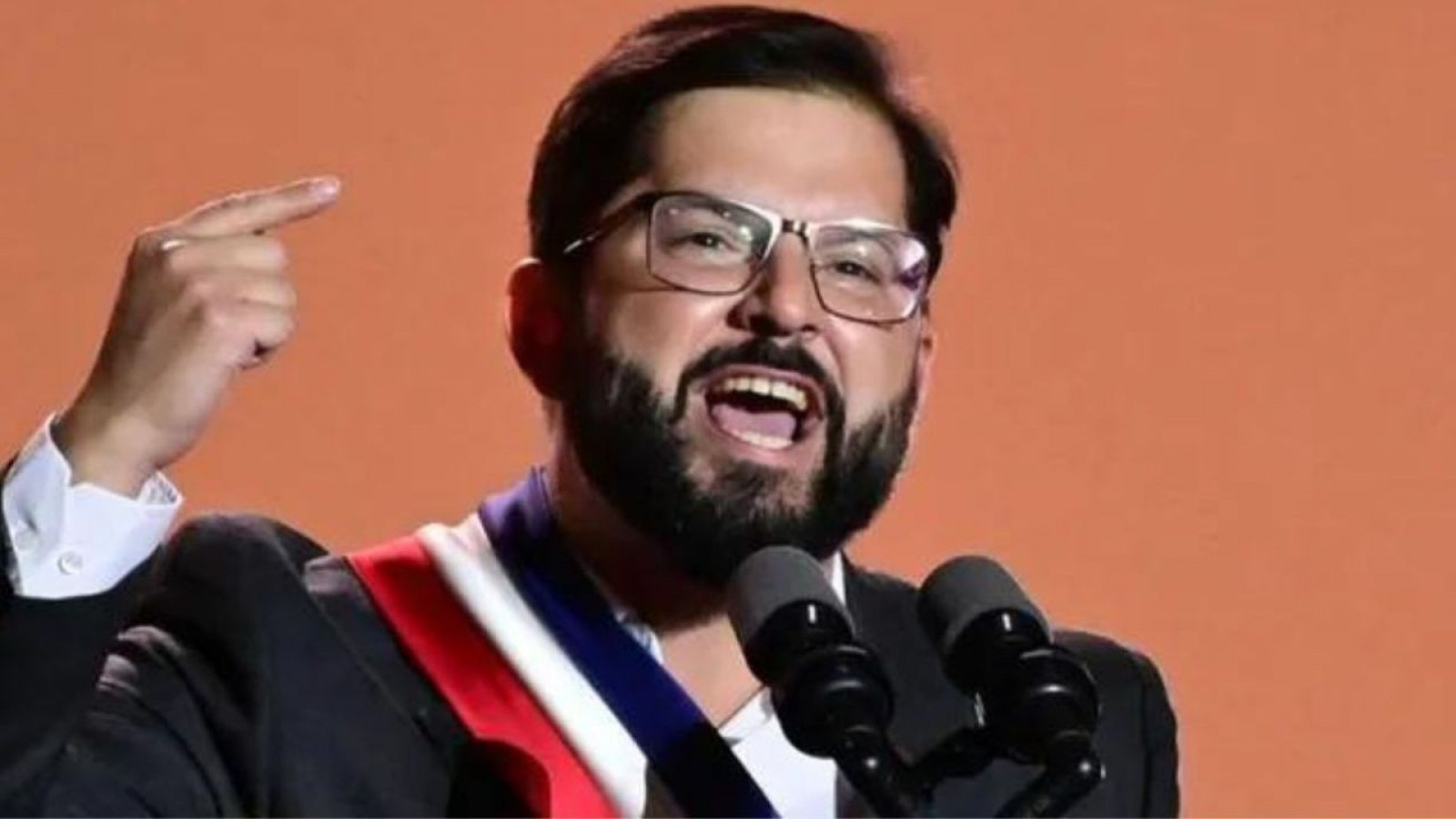 Chile le pide a Milei que retire unos paneles solares que colocó en su territorio