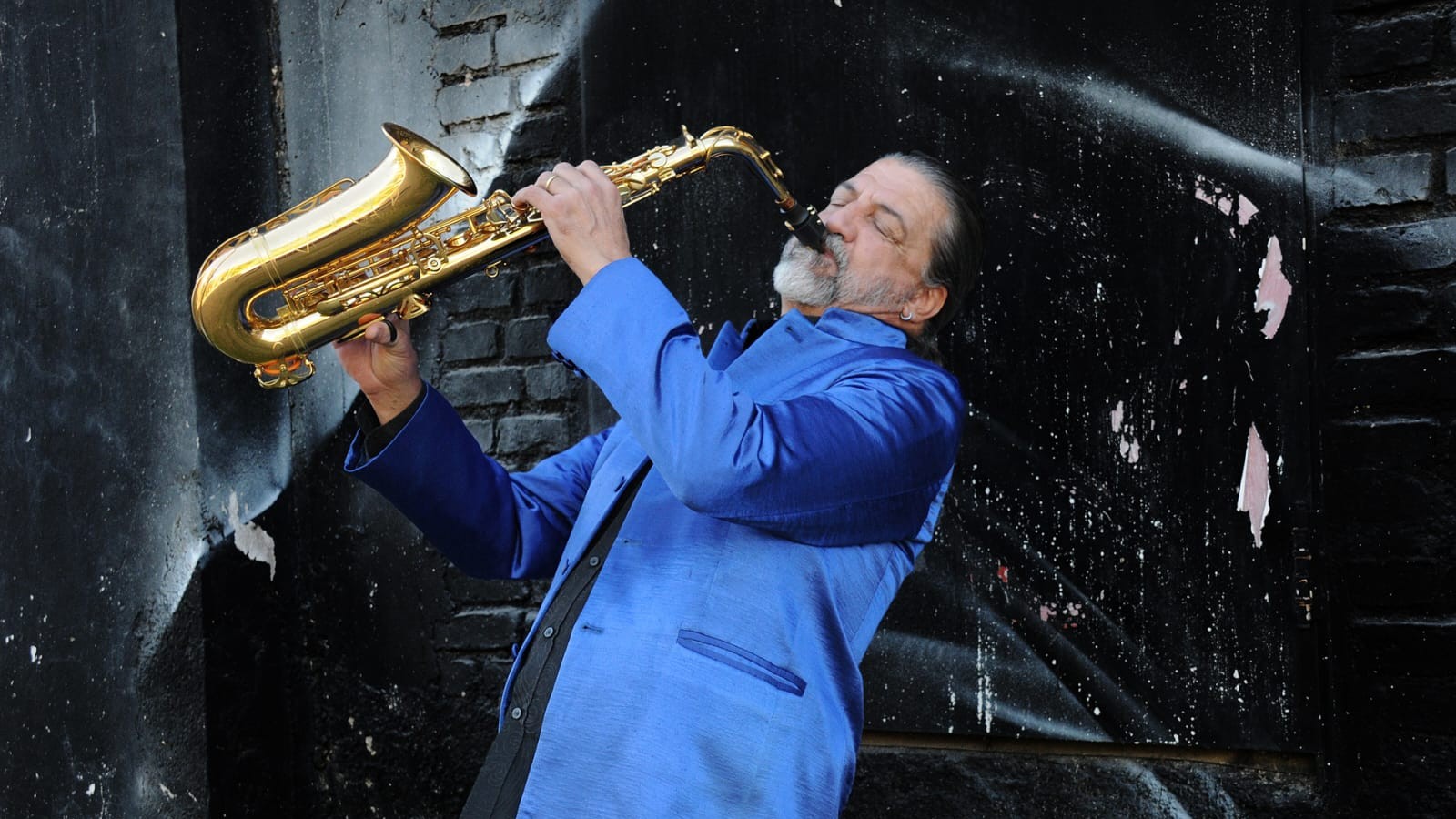 McCartney, Sting, Phil Collins y lo mejor del 70' y '80 en el saxo de Javier Casetti