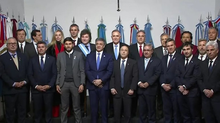 El Presidente Milei firmó el Pacto de Mayo junto a 18 gobernadores