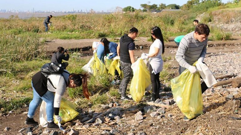 Limpieza Comunitaria y Educación Ambiental: Una Combinación Ganadora