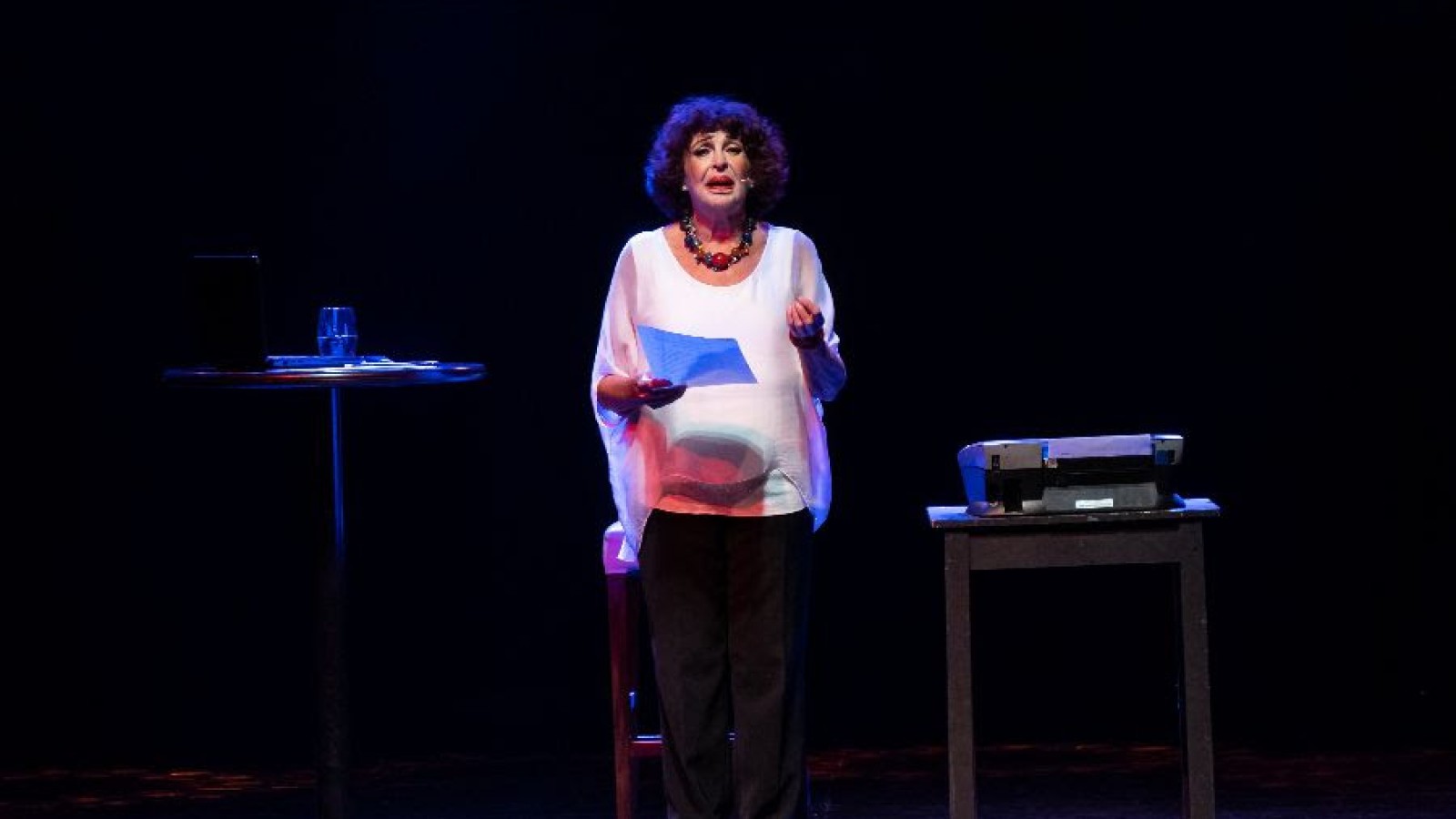 Gabriela Acher: ¿Qué hace una chica como yo en una edad como esta? CANCELADO