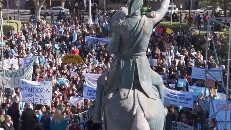 Protesta masiva en defensa de la lucha antigranizo