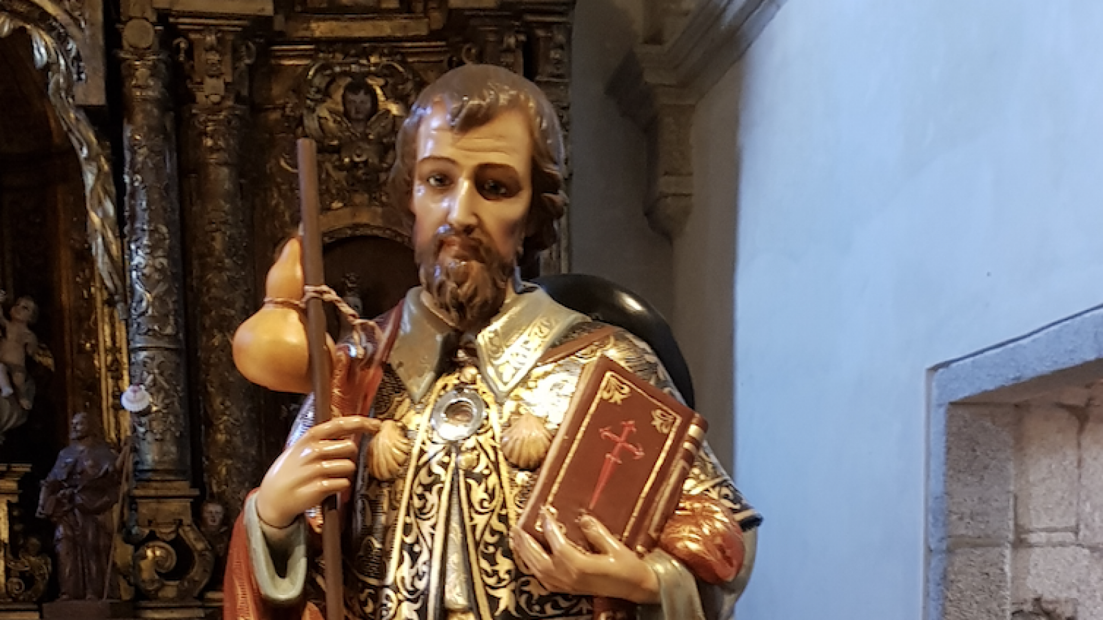 Feriado por el apóstol Santiago. Primero cruzó la mar y luego el océano