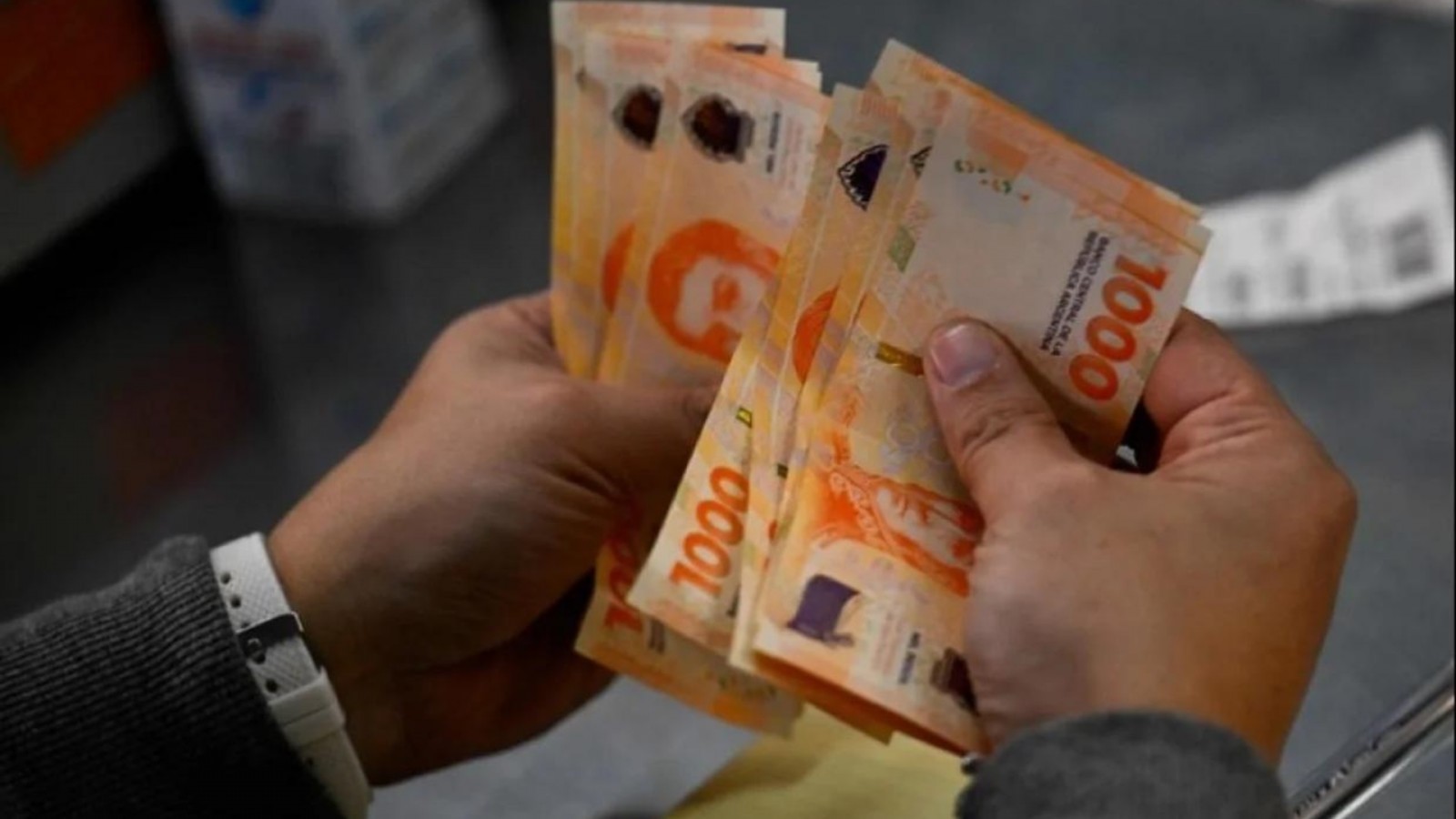 El gobierno de Milei oficializó el salario mínimo, luego del fracaso entre empresarios y sindicatos