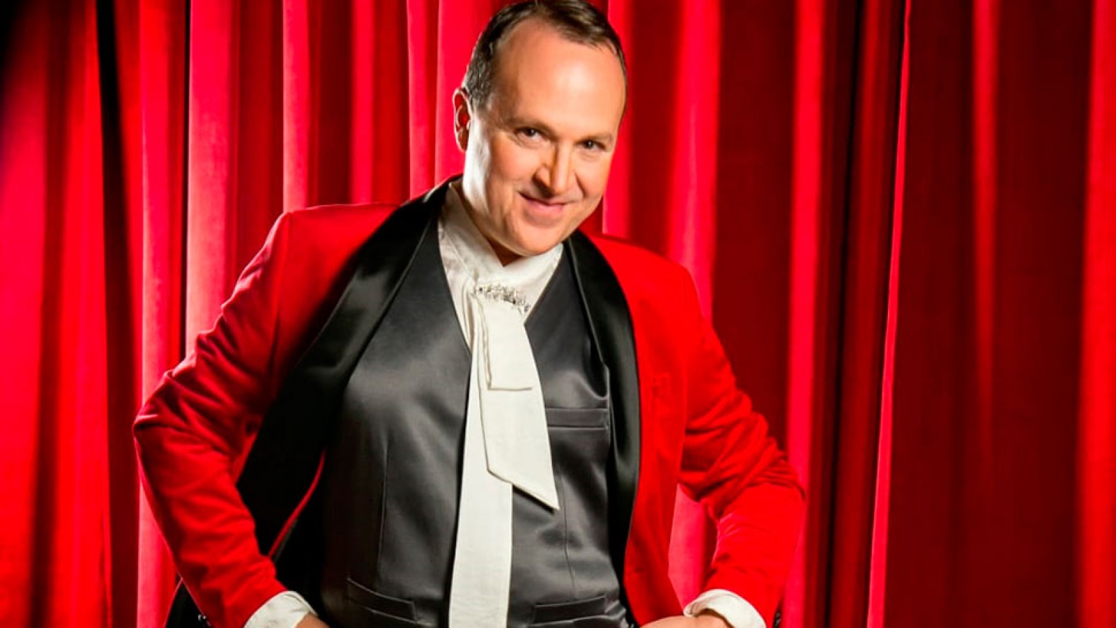 Adrián Sorrentino levanta el telón del Teatro Plaza