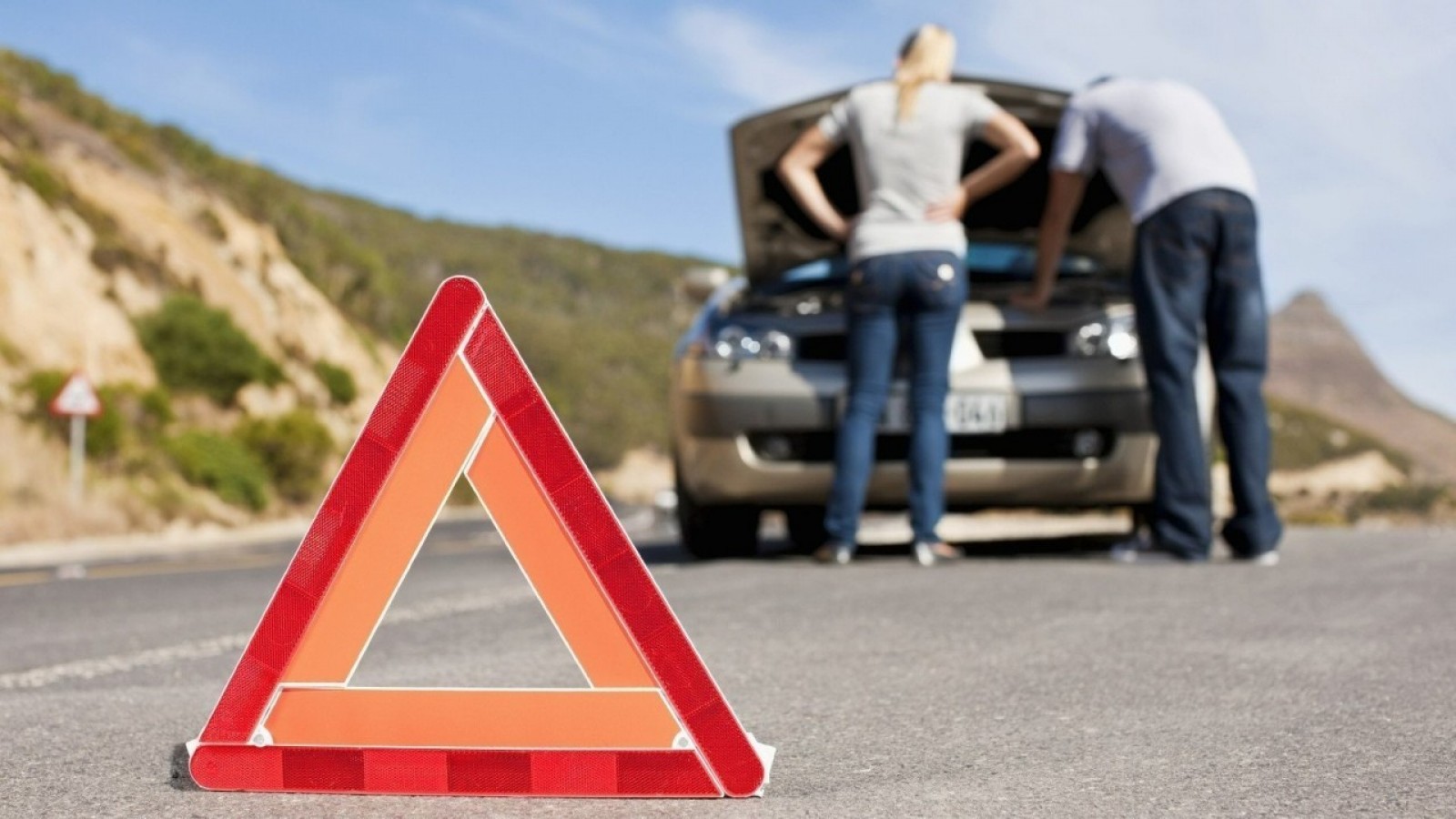 Cómo manejar situaciones de emergencia en la carretera durante un viaje en ruta
