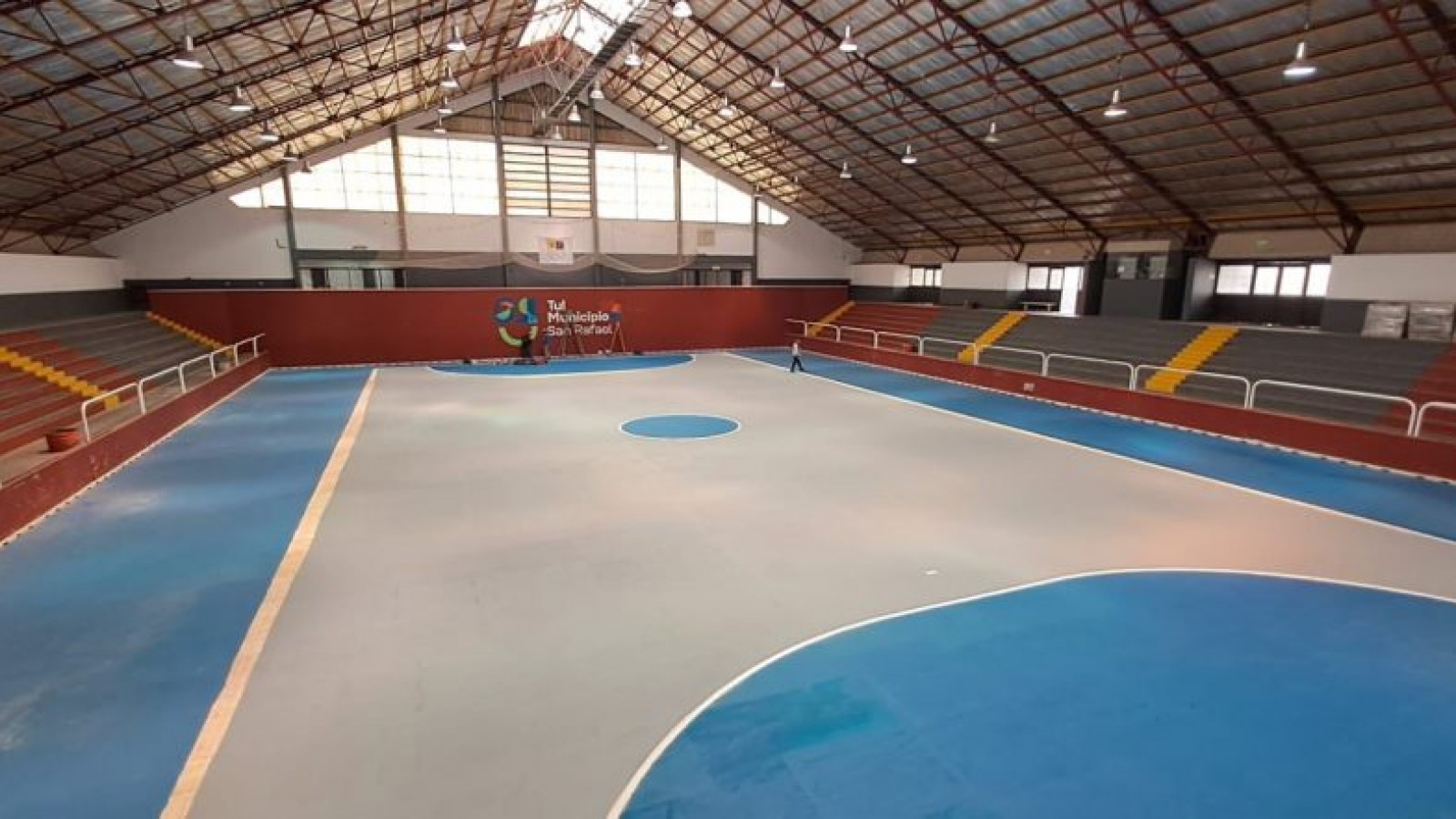 El municipio renovó el piso del Polideportivo Nº 2