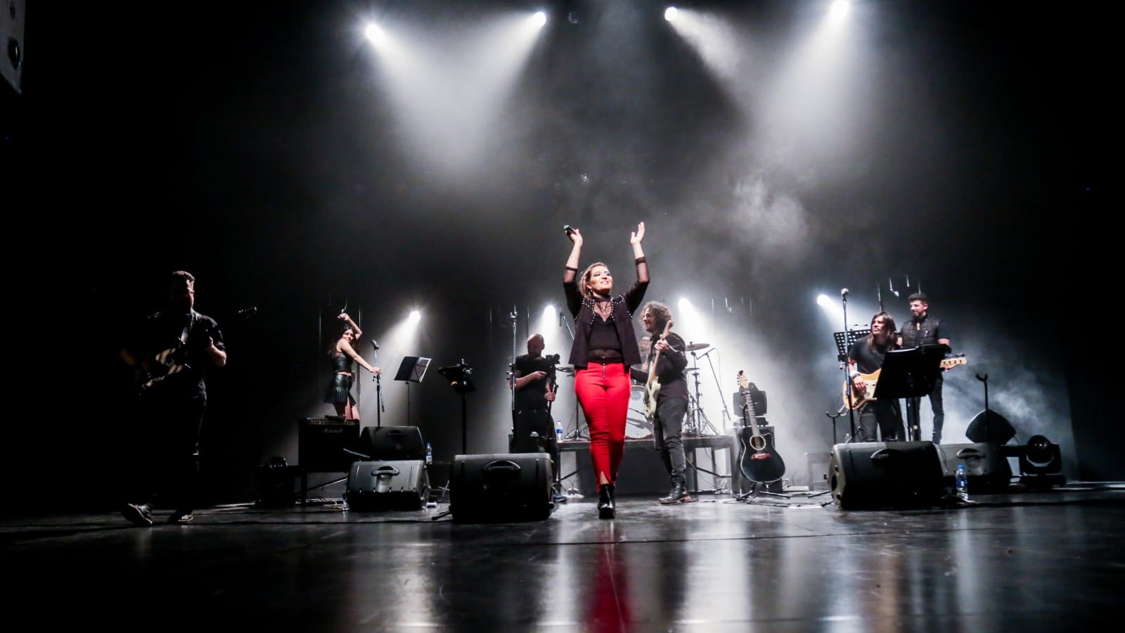 Concierto Gratuito en Parque Benegas: Roxband y Runaway En Vivo