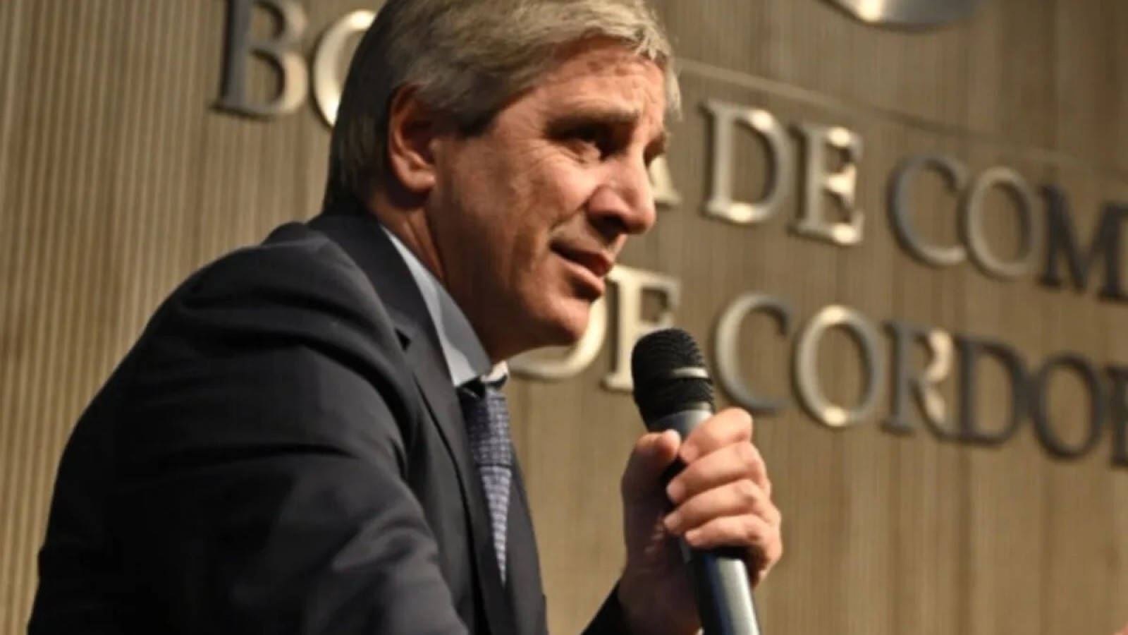 El ministro Caputo dio a conocer los 10 puntos de su plan macroeconómico