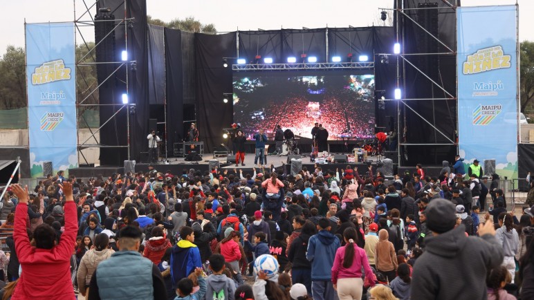 Miles de Personas Festejaron el Día de la Niñez en Maipú