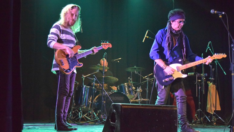 Vox Dei dejó una noche a puro rock en Mendoza y recordó a Willy Quiroga