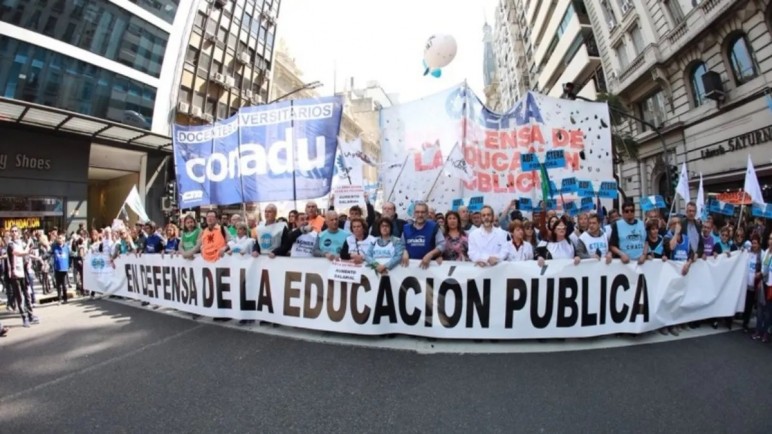 Docentes universitarios realizan un nuevo paro de 48 horas