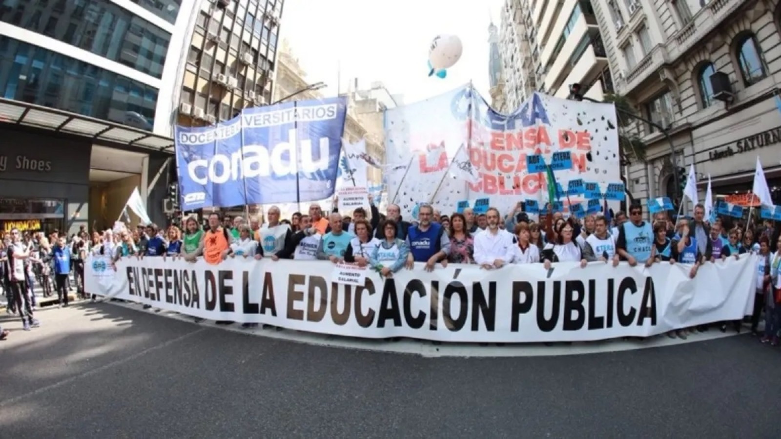 Docentes universitarios realizan un nuevo paro de 48 horas