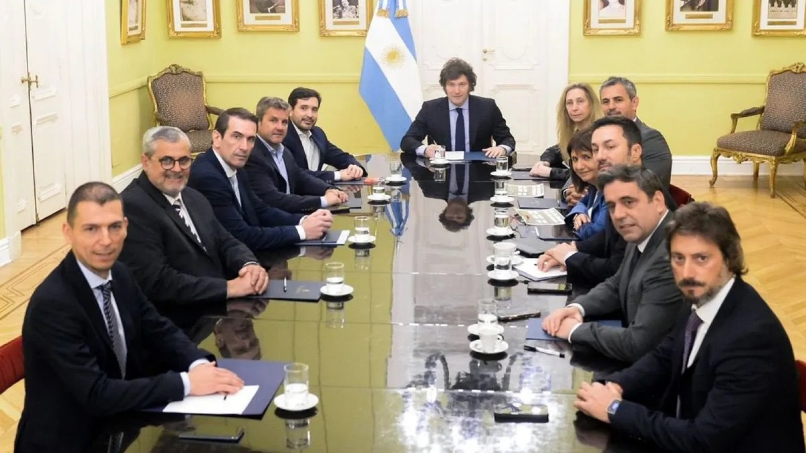 Diputados radicales votarán a favor del veto a la movilidad jubilatoria en apoyo a Milei