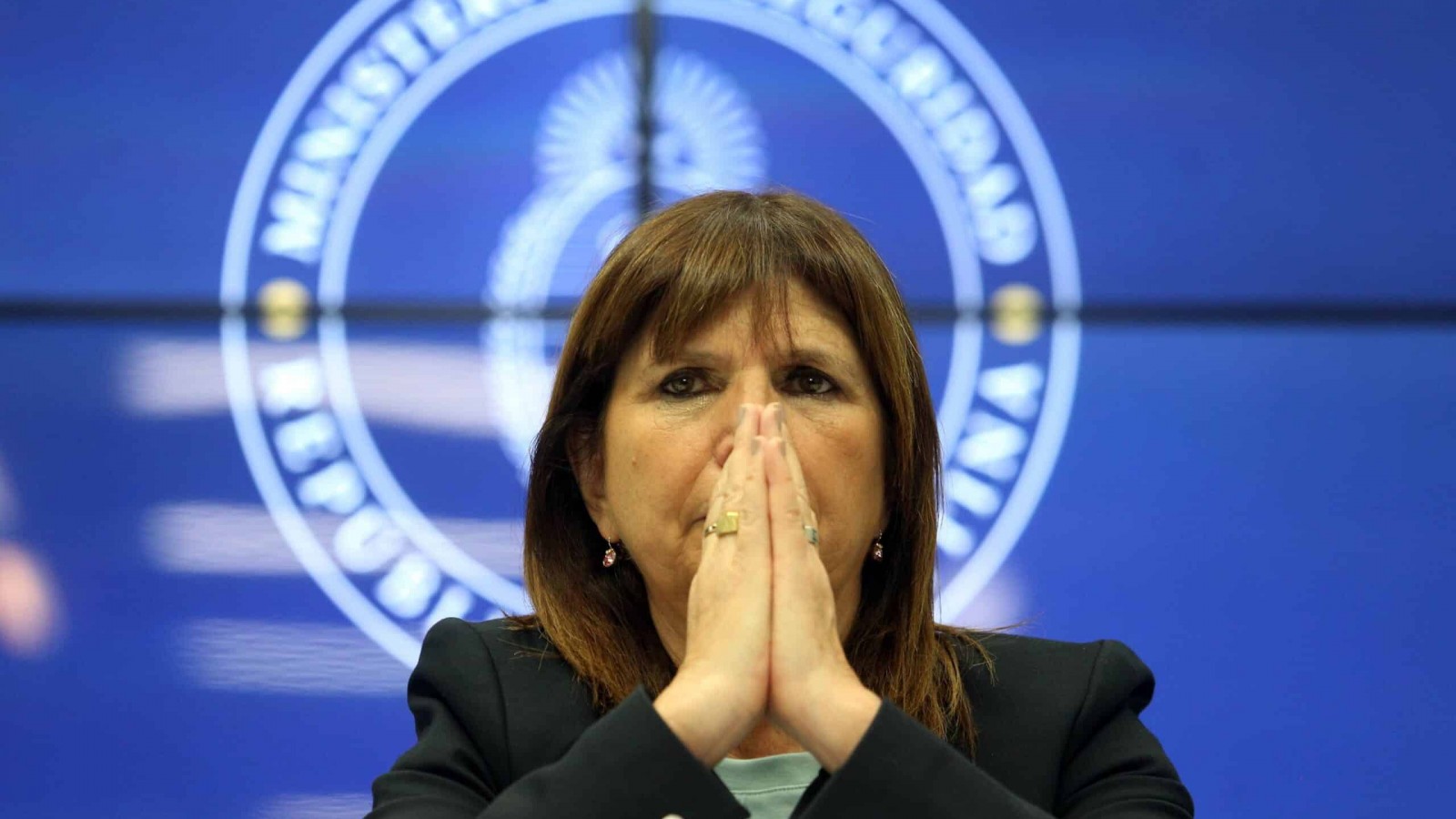 Doble denuncia a Bullrich por abuso de autoridad y por gasear a una nena en el Congreso