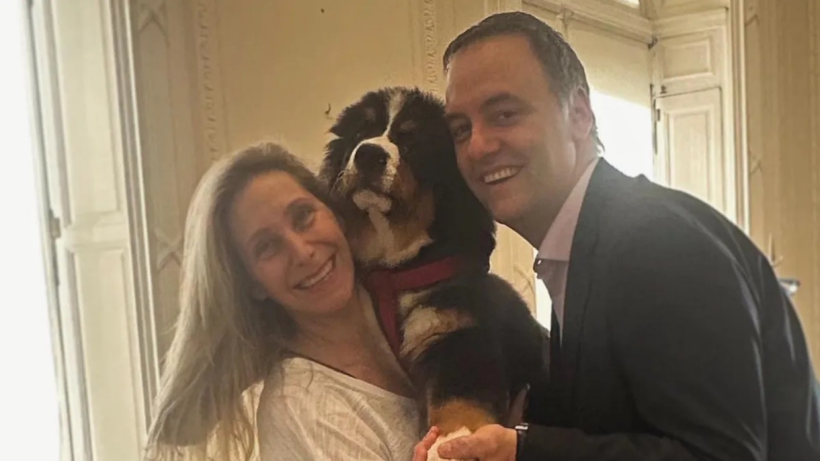 Milei le dio rango de ministro a Manuel Adorni