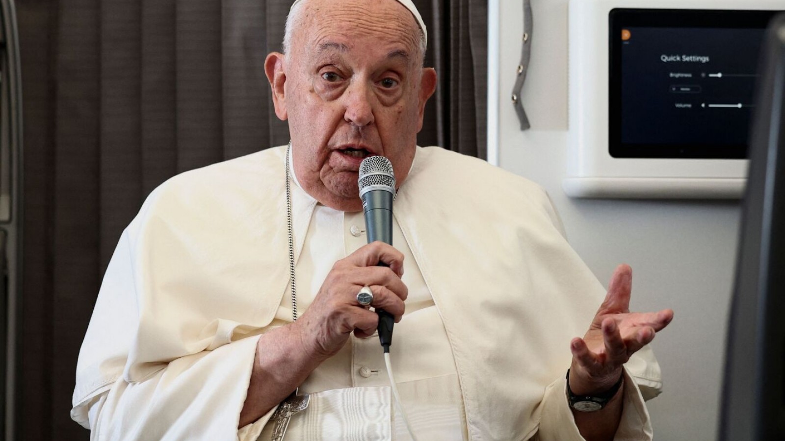 "En vez de pagar la justicia social, pagó el gas pimienta" opinó el Papa Francisco del gobierno de Milei