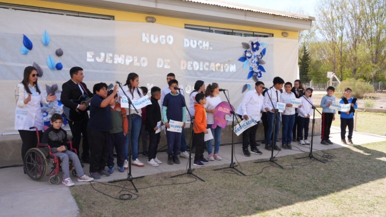 Emotiva imposición del nombre Hugo Duch a la Escuela Primaria Especial del Parque Recreativo Dueño del Sol